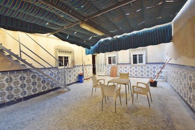 CASA DE PLANTA BAJA CON ORIENTACIÓN A DOS CALLES