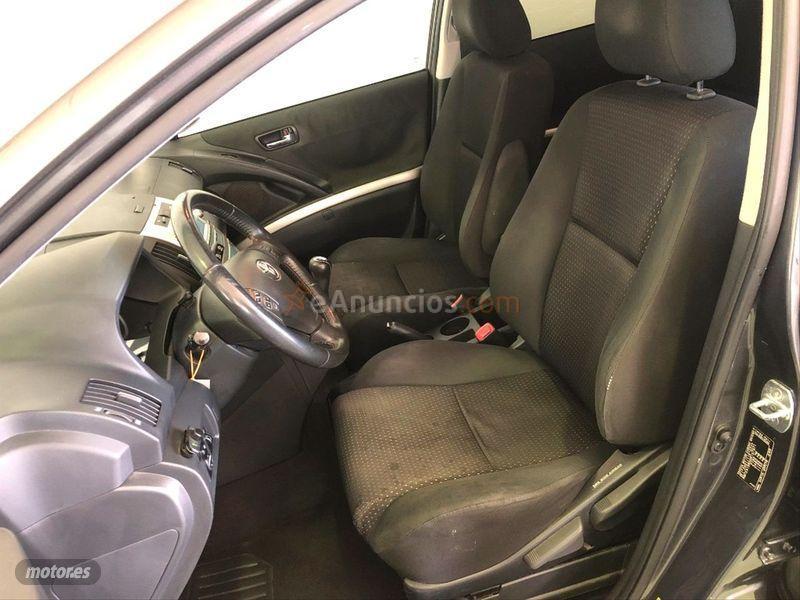 Toyota Corolla Verso 2.2 D4D 136cv Sol de 2008 con 204.000 Km por 4.999 EUR. en Badajoz