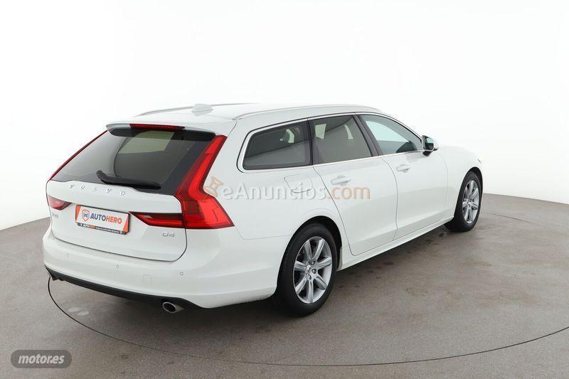Volvo V 90 2.0 D4 Momentum Auto de 2018 con 54.523 Km por 33.399 EUR. en Malaga