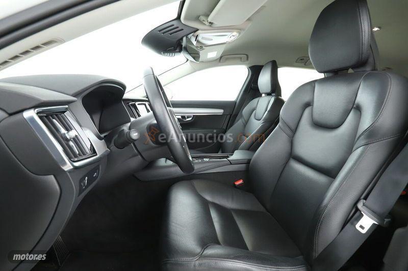 Volvo V 90 2.0 D4 Momentum Auto de 2018 con 54.523 Km por 33.399 EUR. en Malaga