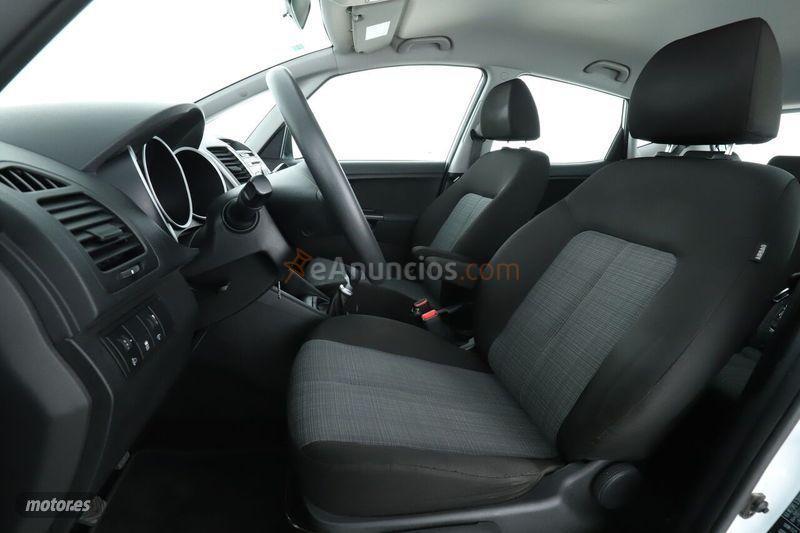 Kia Venga 1.4 CVVT 90cv Basic de 2015 con 25.974 Km por 9.899 EUR. en Malaga