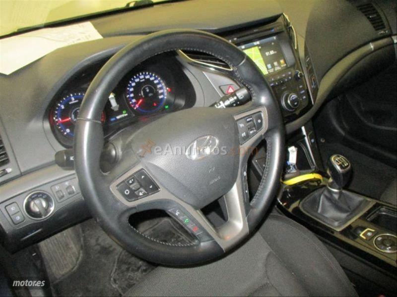 Hyundai i40 CW 1.7 CRDi 85kW 115CV BlueDrive Tecno de 2016 con 164.000 Km por 12.500 EUR. en Leon