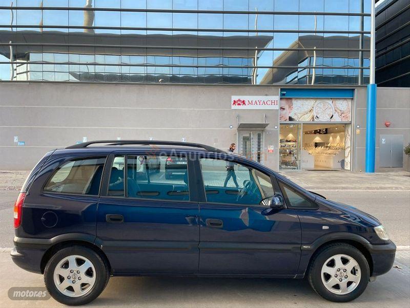 Opel Zafira 2.0 Dti 16v Elegance de 2001 con 170.000 Km por 1.400 EUR. en Barcelona