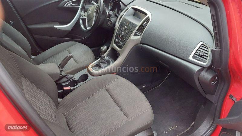 Opel Astra 1.7 CDTi 110 CV Selective ST de 2012 con 220.000 Km por 6.500 EUR. en Barcelona