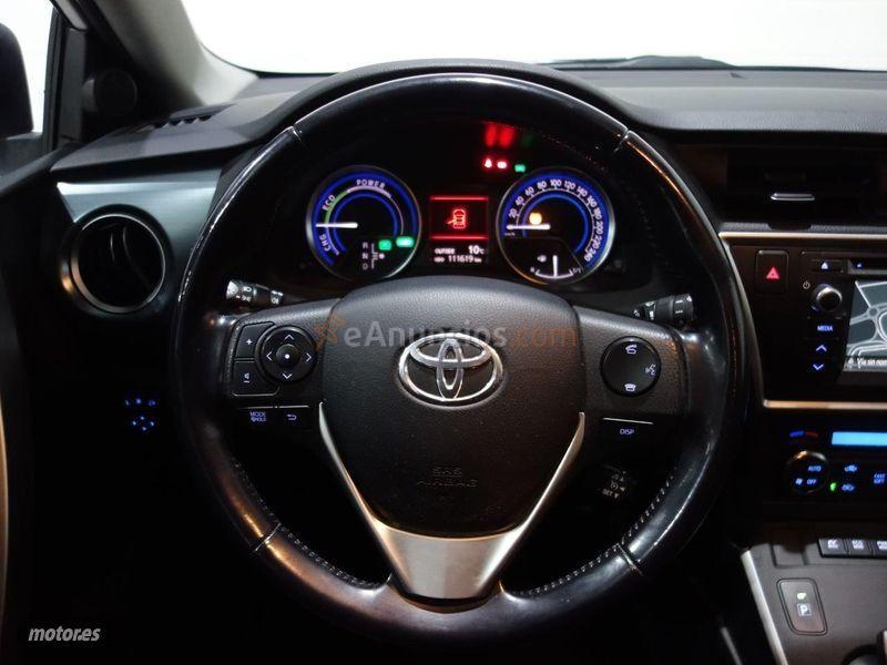 Toyota Auris 1.8 140H Active Touring Sports de 2016 con 111.610 Km por 13.500 EUR. en Madrid