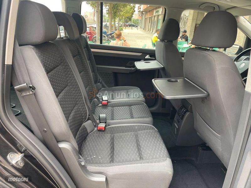 Volkswagen Touran 2.0 TDI 140cv Highline de 2009 con 260.000 Km por 5.900 EUR. en Barcelona