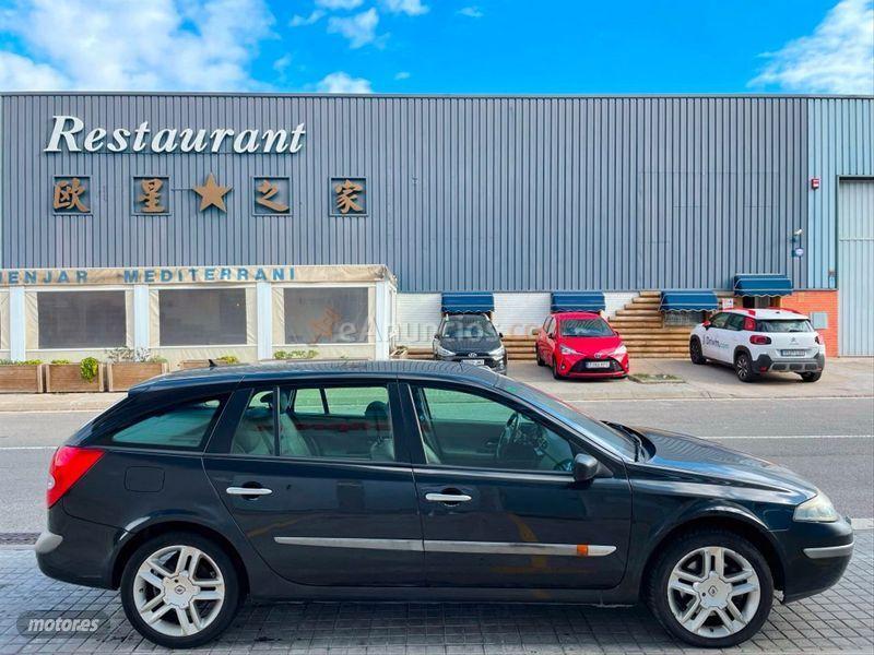 Renault Laguna GRAND TOUR INITIALE 2.2dCi de 2005 con 200.000 Km por 1.600 EUR. en Barcelona