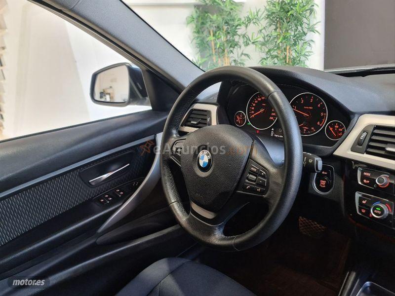 BMW Serie 3 318d xDrive Touring de 2017 con 90.000 Km por 18.300 EUR. en Sevilla