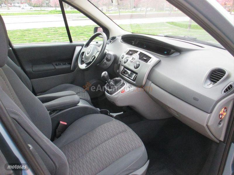 Renault Grand Scenic Luxe Dynamique 1.9dCi EU4 de 2006 con 195.000 Km por 3.750 EUR. en Madrid