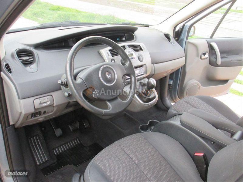 Renault Grand Scenic Luxe Dynamique 1.9dCi EU4 de 2006 con 195.000 Km por 3.750 EUR. en Madrid