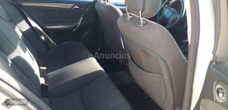 Mercedes Clase C C 270 CDI ELEGANCE de 2001 con 270.000 Km por 2.890 EUR. en Alicante
