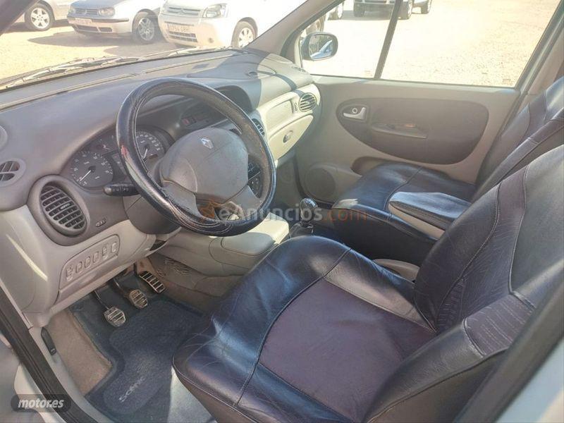 Renault Scenic CONFORT EXPRESSION 1.9DCI de 2003 con 246.000 Km por 1.790 EUR. en Alicante