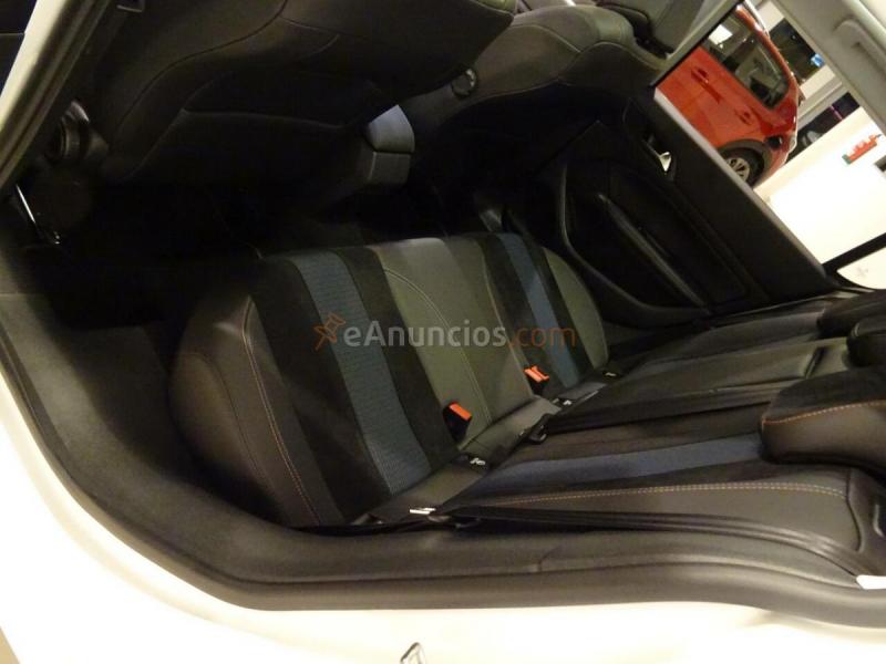 Peugeot 308  5p  1.2 PureTech 96KW Tech Edition