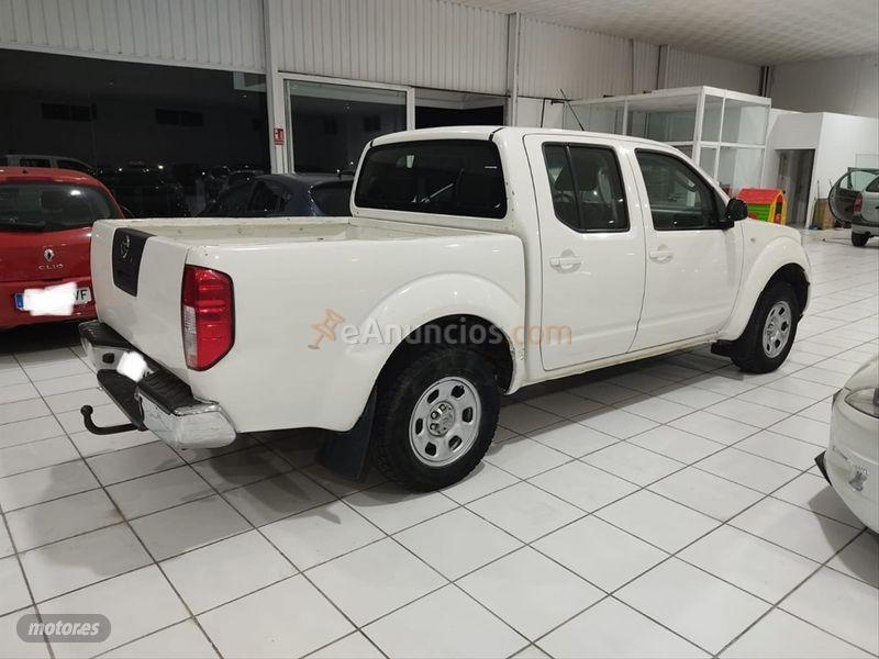 Nissan Navara 4X2 Doble Cabina SE Pack Confort de 2007 con 205.000 Km por 9.999 EUR. en Badajoz