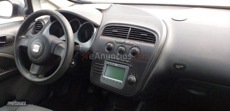 Seat Altea 1.6 102cv Reference de 2007 con 215.000 Km por 3.800 EUR. en Alicante