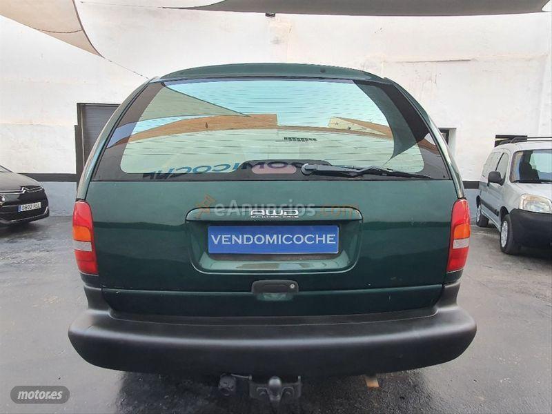 Chrysler Voyager LE 3.8 AWD de 2000 con 104.000 Km por 2.900 EUR. en Valencia