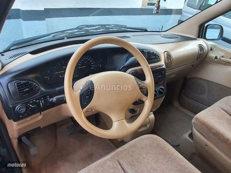 Chrysler Voyager LE 3.8 AWD de 2000 con 104.000 Km por 2.900 EUR. en Valencia