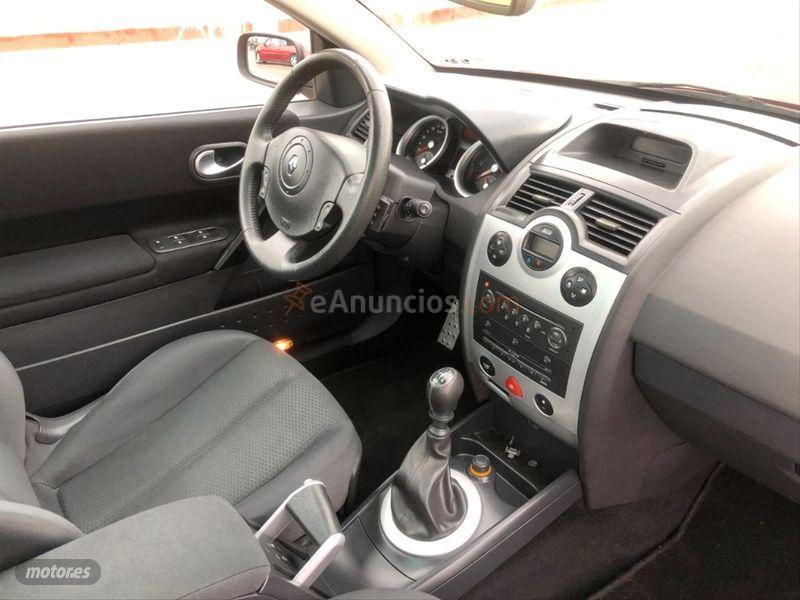 Renault Megane COUPECABR. CONFORT DYNAMIQUE 2.0 16v de 2005 con 119.000 Km por 5.550 EUR. en Alicante