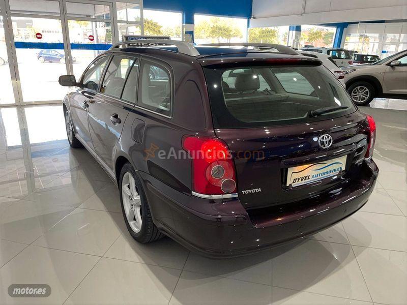 Toyota Avensis 2.2 D4D Executive Wagon de 2007 con 221.000 Km por 5.900 EUR. en Sevilla