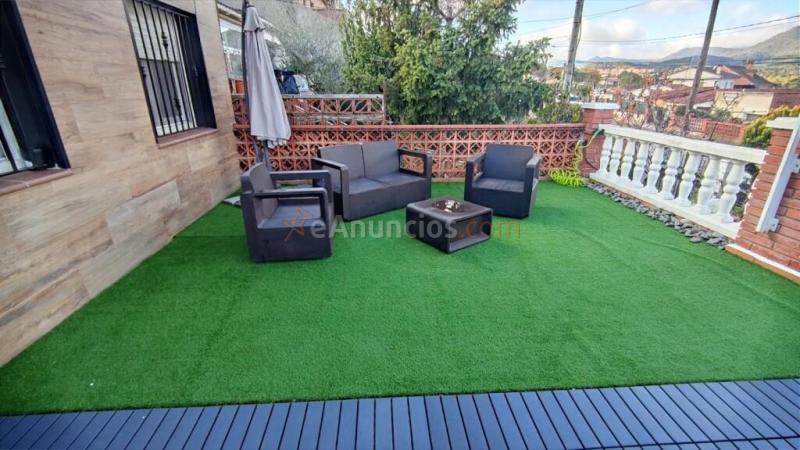 CASA DE DOS HABITACIONES CON GARAJE, JARDIN Y PISCINA COMUNITARIA EN VENTA EN LA URB. EL CALVET.