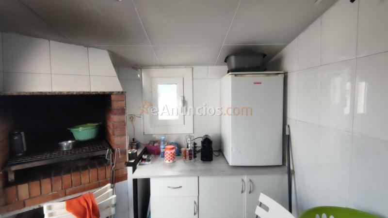 CASA DE DOS HABITACIONES CON GARAJE, JARDIN Y PISCINA COMUNITARIA EN VENTA EN LA URB. EL CALVET.