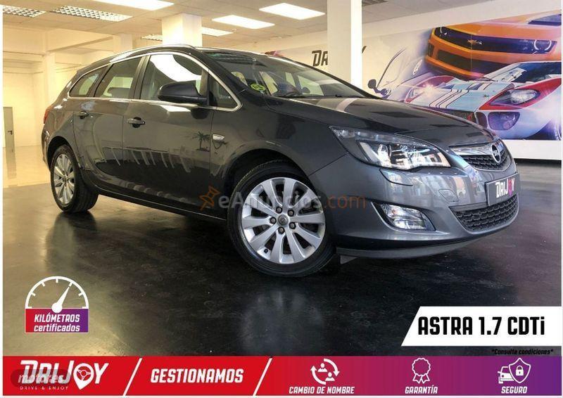Opel Astra 1.7 CDTi 125 CV Selective ST de 2011 con 240.000 Km por 4.500 EUR. en Barcelona