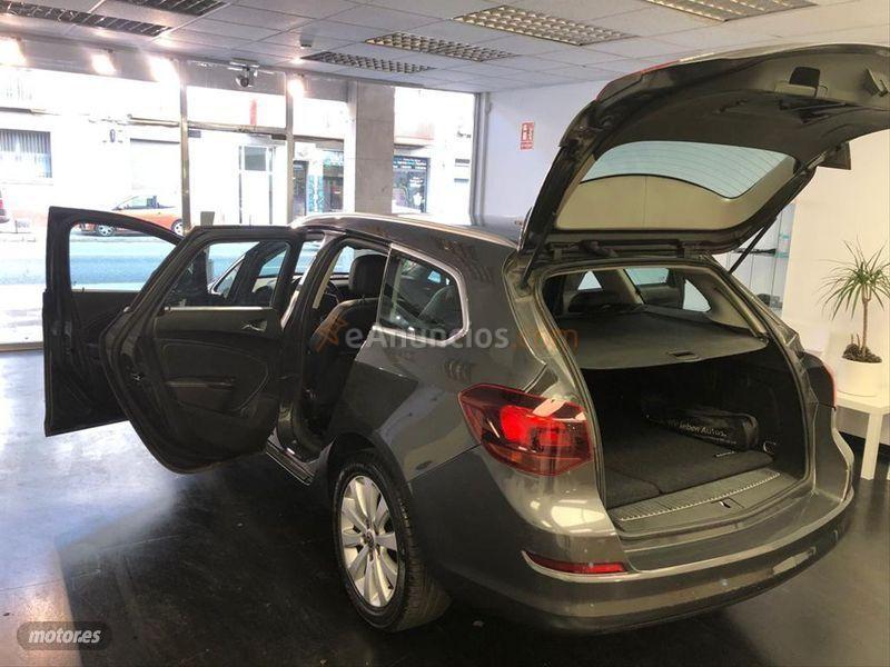 Opel Astra 1.7 CDTi 125 CV Selective ST de 2011 con 240.000 Km por 4.500 EUR. en Barcelona