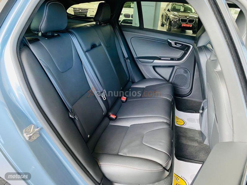 Volvo V 60 2.0 D4 Momentum de 2018 con 41.800 Km por 23.400 EUR. en Madrid