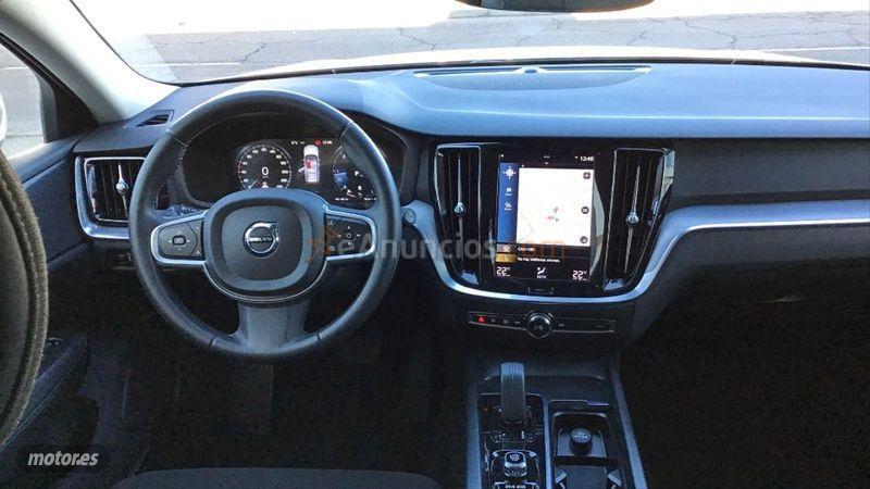 Volvo V 60 2.0 B4 D Momentum Pro Auto de 2021 con 17.500 Km por 36.900 EUR. en Salamanca