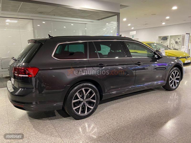 Volkswagen Passat Variant Executive 2.0 TDI 110kW 150CV de 2021 por 44.693 EUR. en Badajoz
