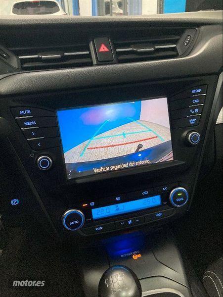 Toyota Avensis 2.0 150D EXECUTIVE TS de 2016 con 149.000 Km por 13.500 EUR. en Badajoz