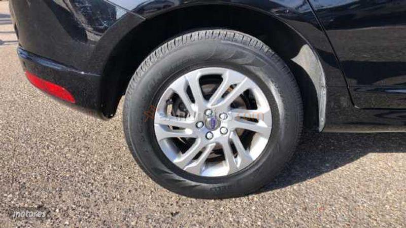 Volvo XC 60 2.0 D3 MOMENTUM 150 5P de 2017 con 99.183 Km por 26.500 EUR. en Cordoba