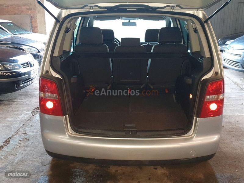 Volkswagen Touran 2.0 TDI TRENDLINE de 2004 con 317.000 Km por 3.900 EUR. en Leon