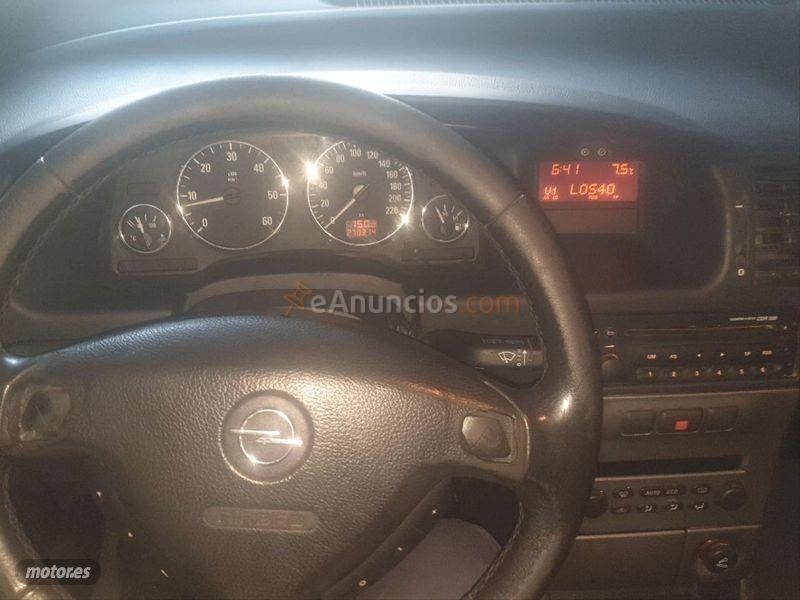 Opel Zafira 2.2 Dti 16v Design Edition de 2004 con 270.000 Km por 2.000 EUR. en Leon