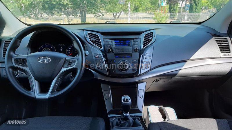 Hyundai i40 CW 1.7 CRDi 85kW 115CV BlueDrive Tecno de 2017 con 195.000 Km por 9.799 EUR. en Madrid
