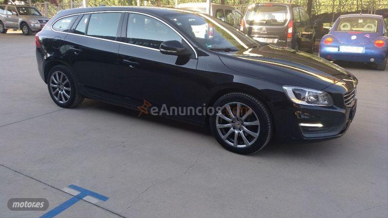 Volvo V 60 2.0 D4 Momentum de 2014 con 120.000 Km por 18.700 EUR. en Granada
