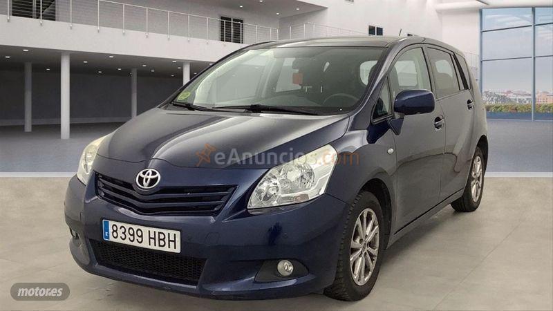 Toyota Verso 2.0 D4D Active 7pl. de 2011 con 240.000 Km por 6.300 EUR. en Madrid