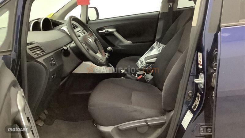 Toyota Verso 2.0 D4D Active 7pl. de 2011 con 240.000 Km por 6.300 EUR. en Madrid