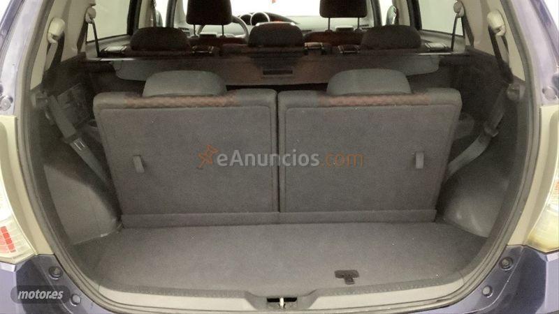 Toyota Verso 2.0 D4D Active 7pl. de 2011 con 240.000 Km por 6.300 EUR. en Madrid