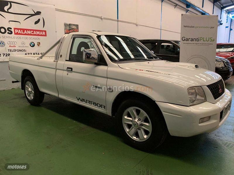 Mitsubishi L 200 Cabina Simple 4X2 GL de 2004 con 289.525 Km por 5.999 EUR. en Sevilla