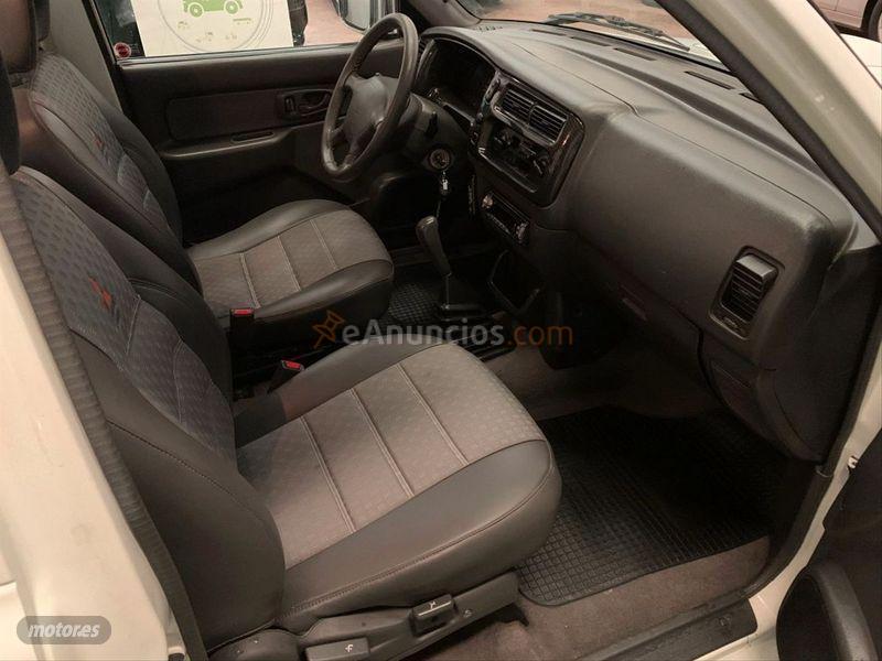 Mitsubishi L 200 Cabina Simple 4X2 GL de 2004 con 289.525 Km por 5.999 EUR. en Sevilla