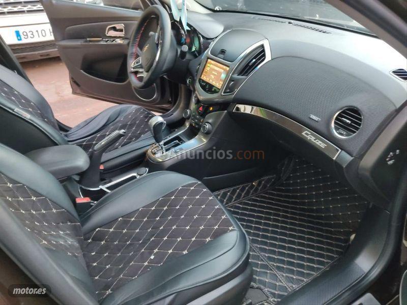 Chevrolet Cruze 2.0 VCDi LTZ Auto de 2014 con 220.000 Km por 6.300 EUR. en Madrid