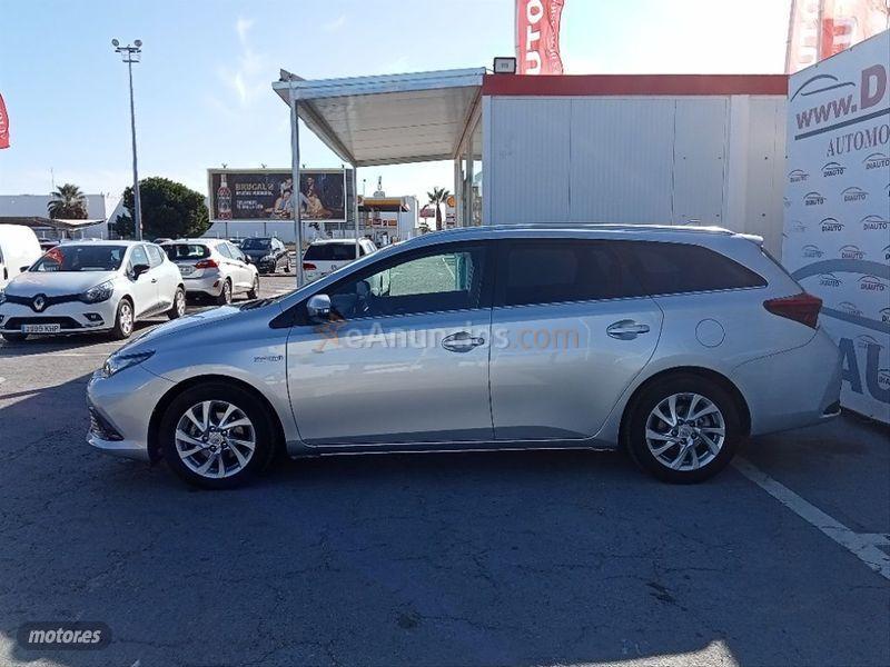 Toyota Auris 1.8 140H Active Touring Sports de 2018 con 191.000 Km por 13.900 EUR. en Cadiz