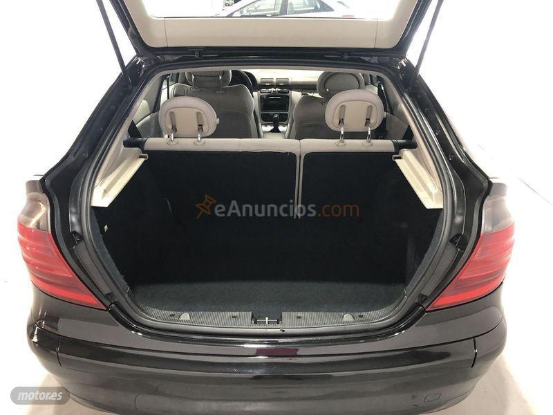 Mercedes Clase C C 180 SPORT de 2000 con 318.709 Km por 3.599 EUR. en Badajoz