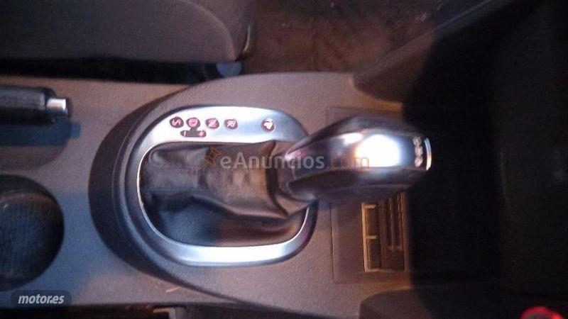 Volkswagen Touran 1.6 TDI 105cv DSG Advance de 2013 con 128.000 Km por 13.500 EUR. en Barcelona