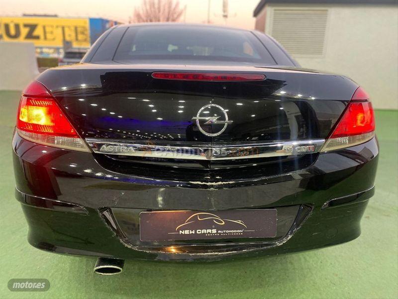 Opel Astra Twin Top 1.9 CDTi Cosmo de 2007 con 219.000 Km por 1.800 EUR. en Albacete