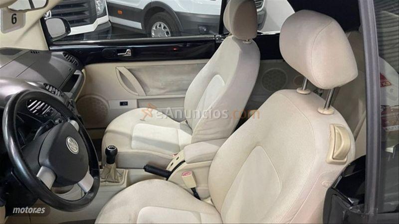 Volkswagen New Beetle 1.6 Cabriolet de 2005 con 102.320 Km por 6.995 EUR. en Barcelona
