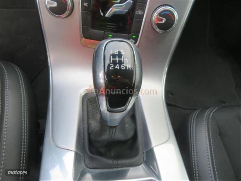 Volvo V 60 2.0 D3 Momentum de 2017 con 115.061 Km por 16.990 EUR. en Barcelona
