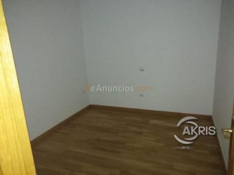 Piso de 2 dormitorios con patio , en Azucaica