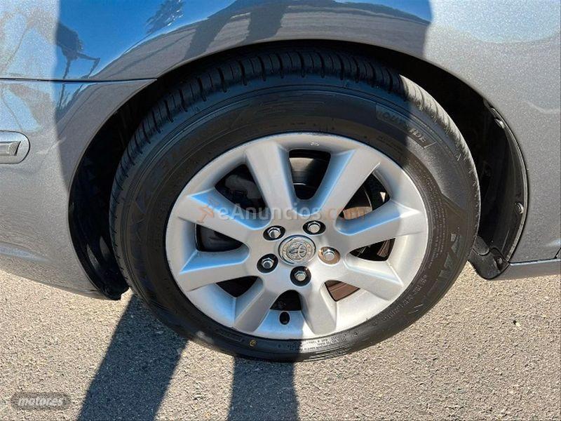 Toyota Avensis 2.2 D4D Clean Power Executive de 2005 con 155.000 Km por 4.995 EUR. en Alicante